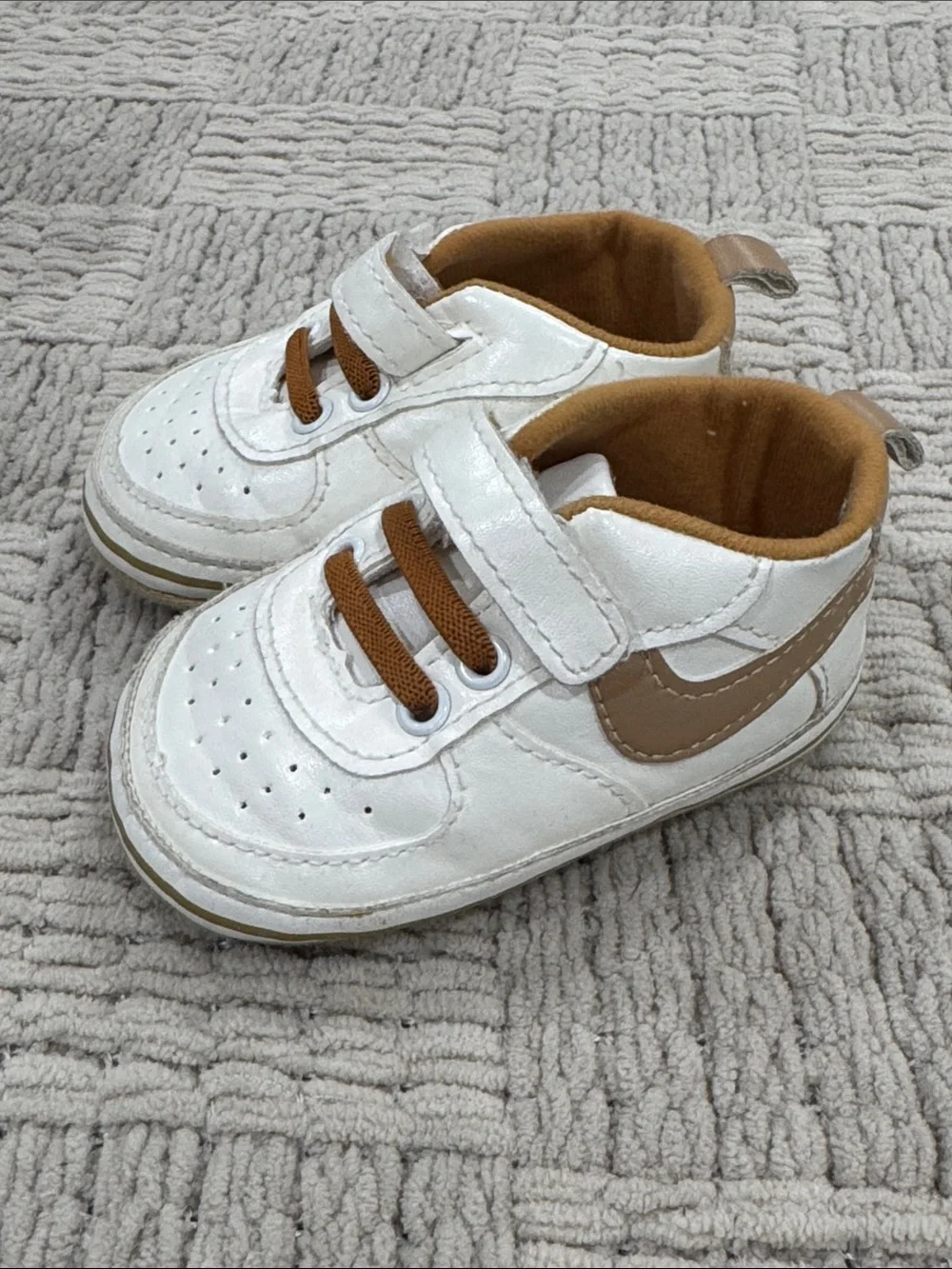 Source Unknown White and Brown Toddler Walker Sneakers Size 12CM